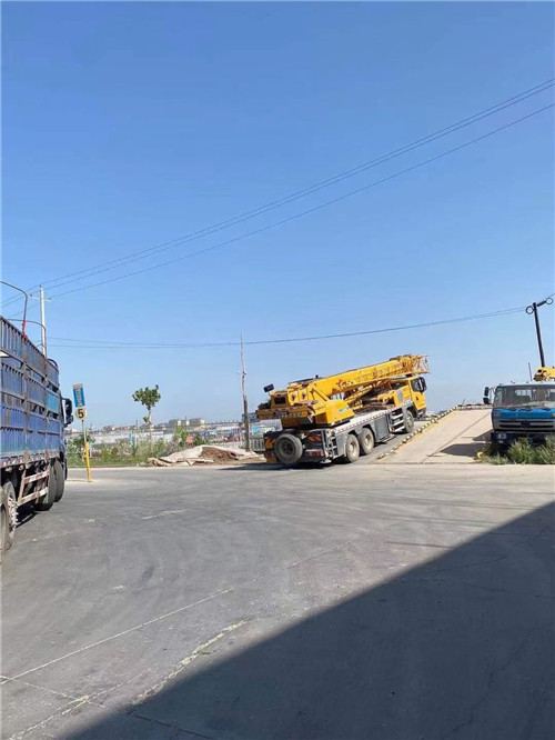 临河区25吨吊车的租赁价格大概是多少？