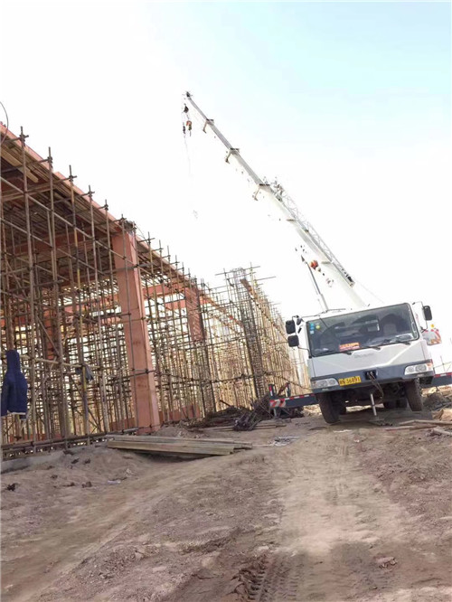 临河区吊车作业的安全注意事项有哪些？