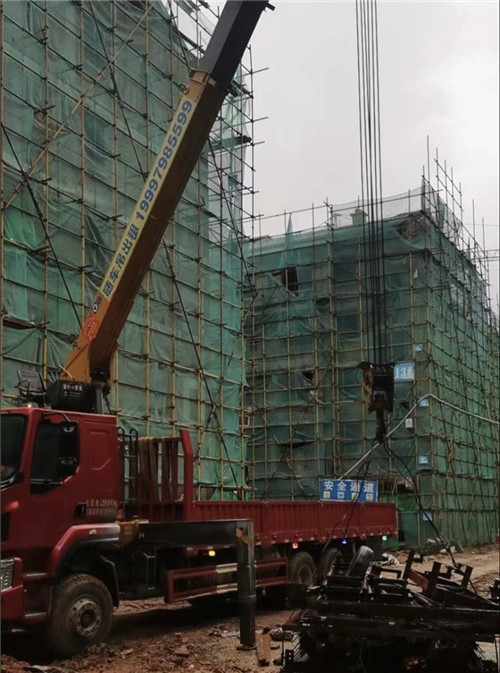 临河区“慢工细活”—— 吊车的 “微动控制” 技术